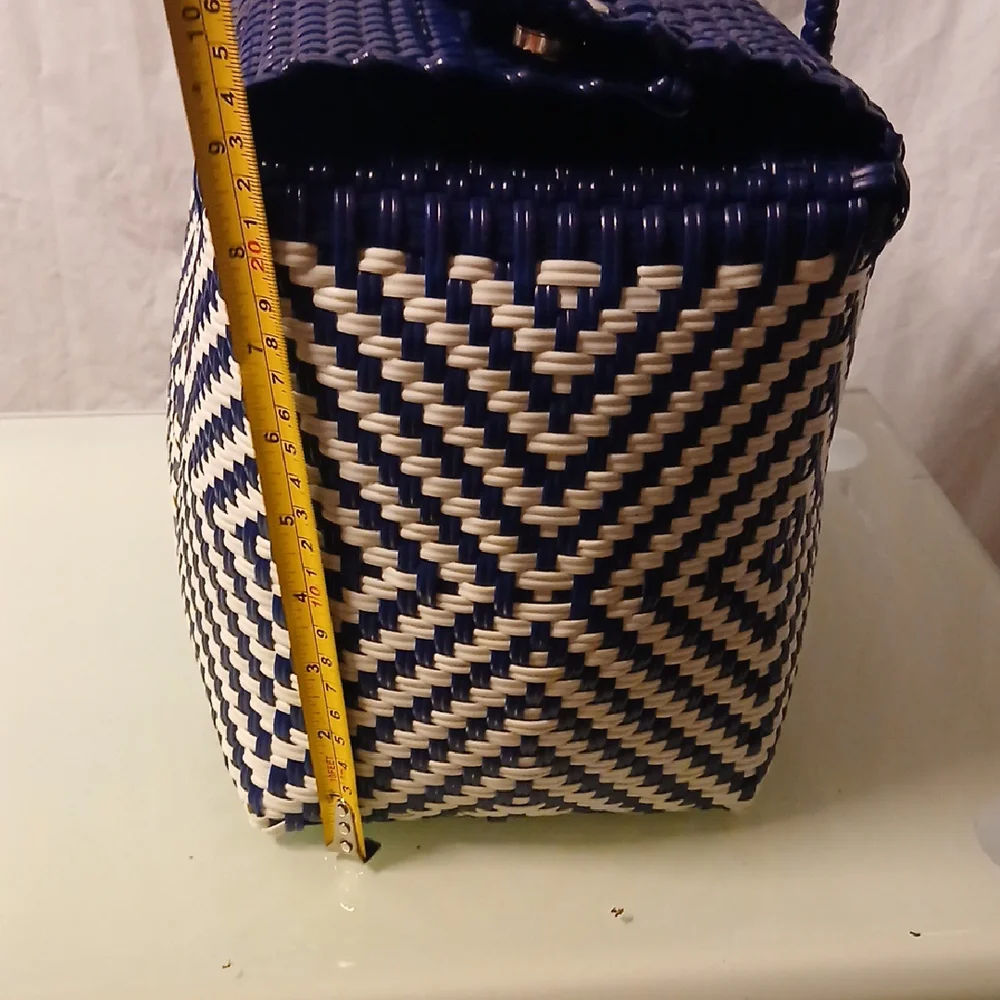 Elegant Navy and Cream Geometric Tote - Picture 7 of 10